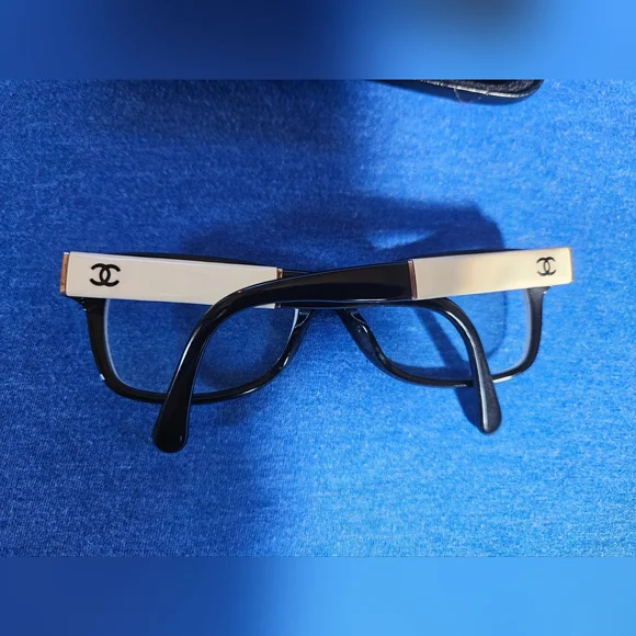 CHANEL glasses in black and cream W Quilted Lambskin Black Leather Case VINTAGE - Picture 15 of 16